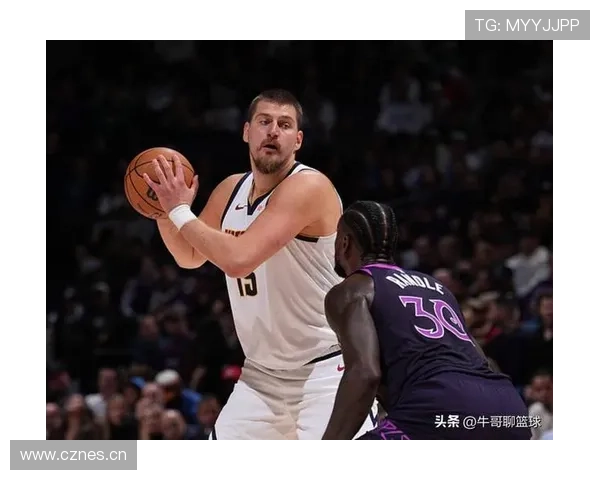 奥拉朱旺背身单打压制约基奇盖帽主导禁区