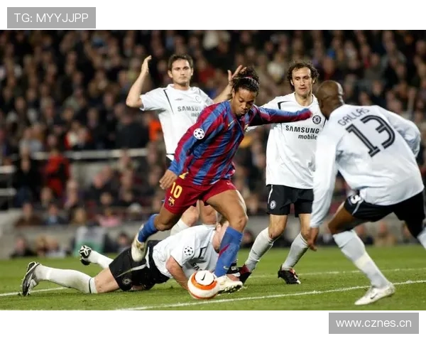 小罗退役后还在靠派对养活自己？